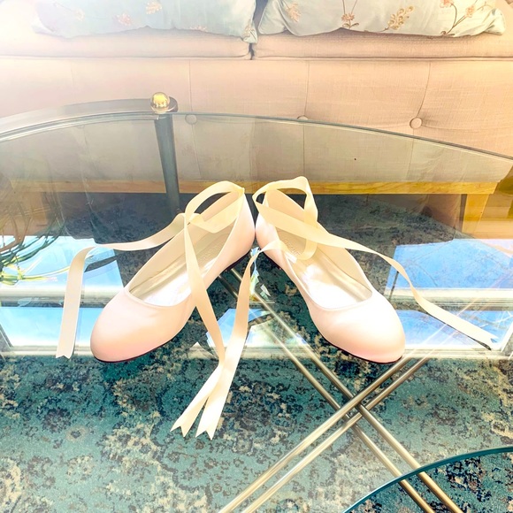 ✨Elegant Park✨ White Satin Round Toe Ballet Flat W/Removable Satin Ribbo… - Picture 2 of 16